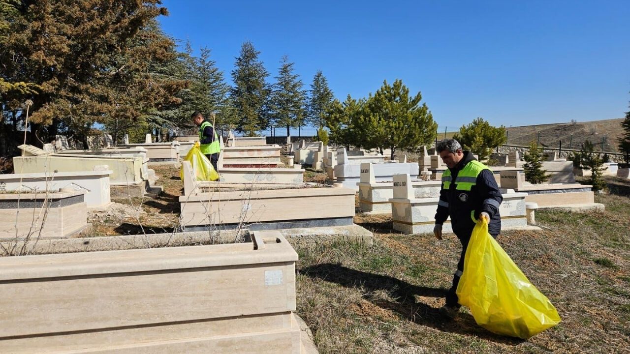 Altındağ’daki Mezarlıklarda Bayram Mesaisi Başladı