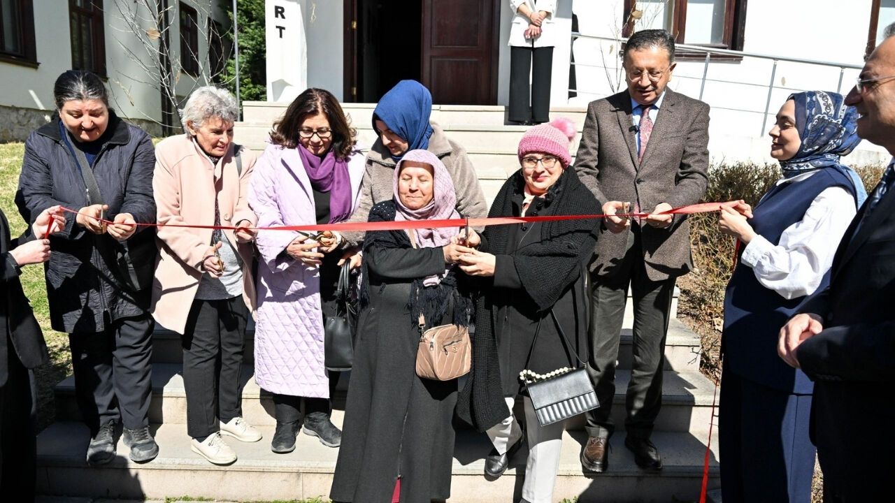 Altındağlı Kadınların Tuvalinden "Kadın" Hikayeleri