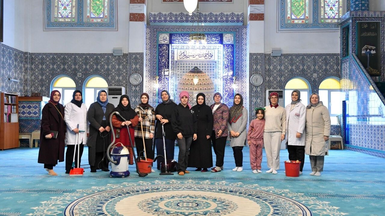 Altındağ’da Bayram Öncesi Camilere Kadın Eli Değdi