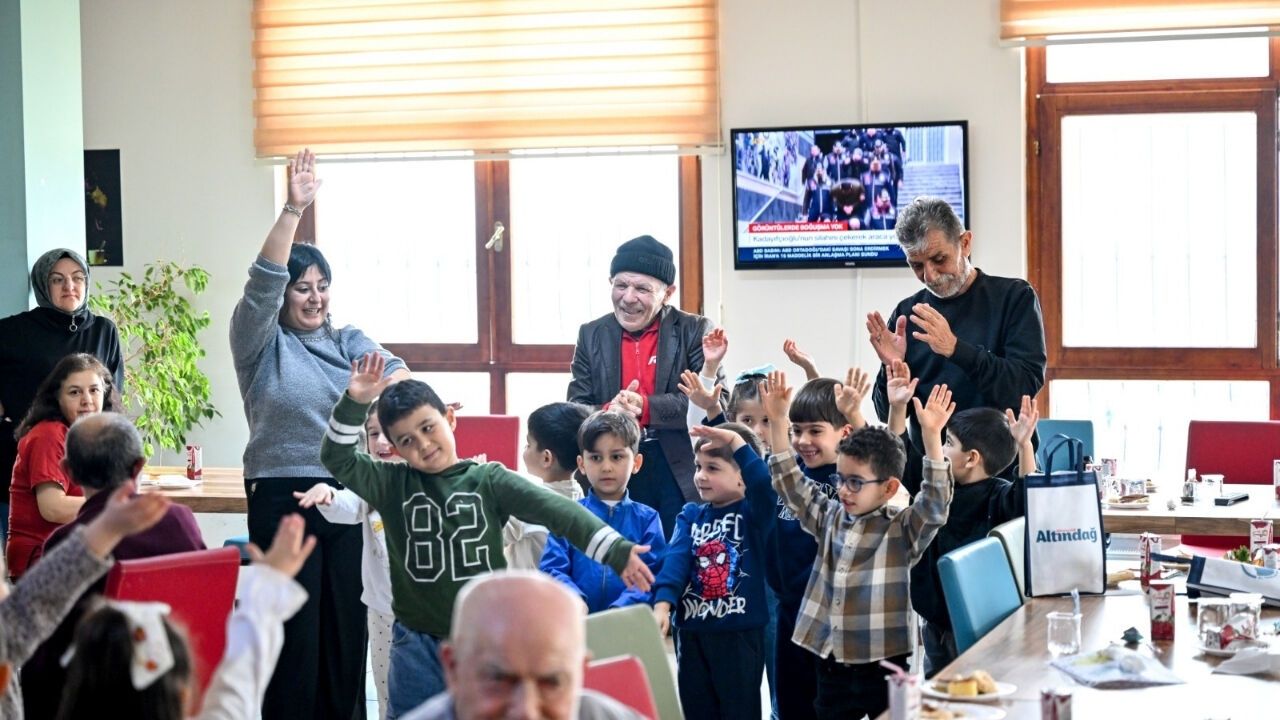 Altındağlı Miniklerden Yaşlılara Unutulmaz Sürpriz Ziyaret
