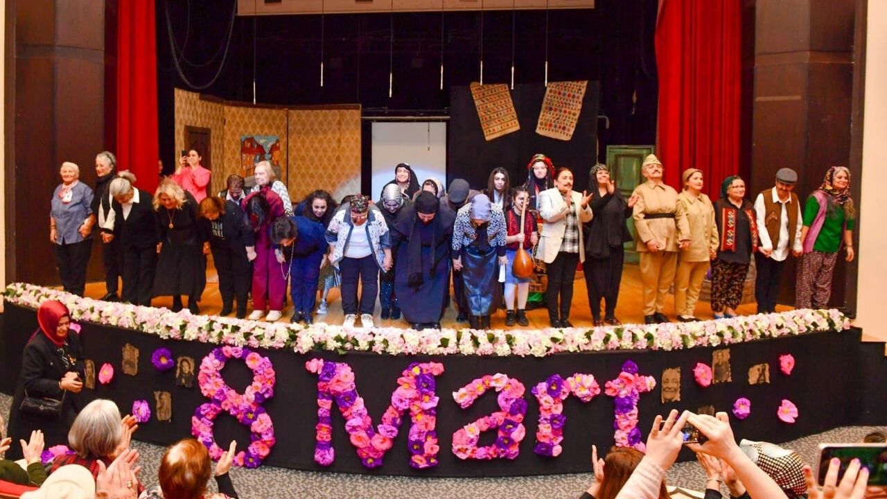 Altındağ'da Kadınlar Oynadı, İzleyenler Ağladı