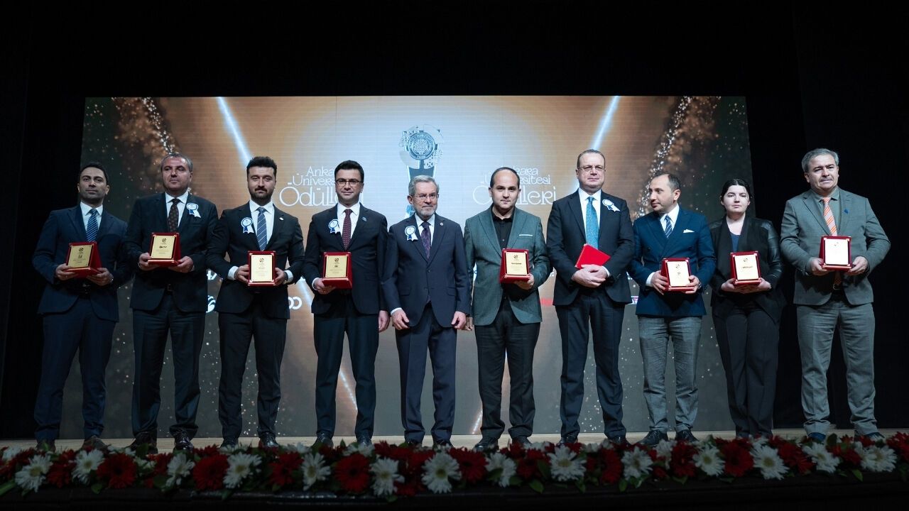 Ankara Üniversitesi Ödül Töreninde Barış ve Bilim Vurgusu