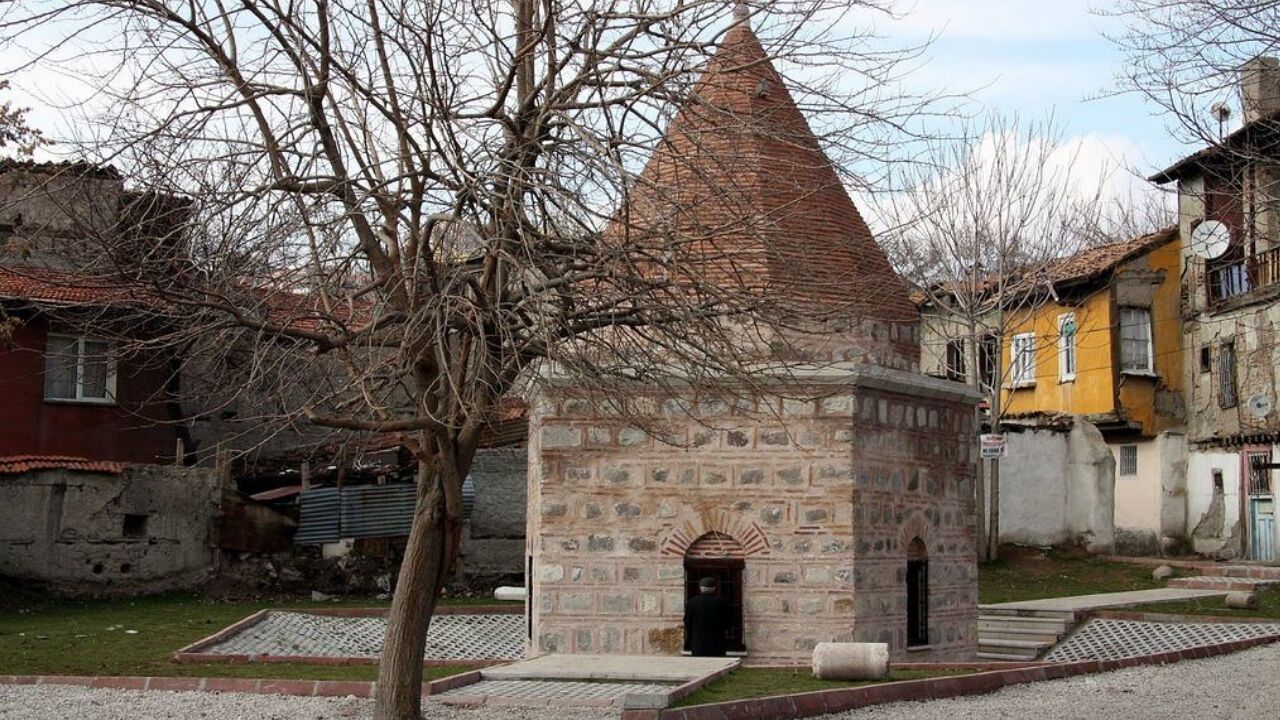 Ankara Yörük Dede Türbesi ve Doğanbey Efsanesi Ziyaretçilerini Bekliyor