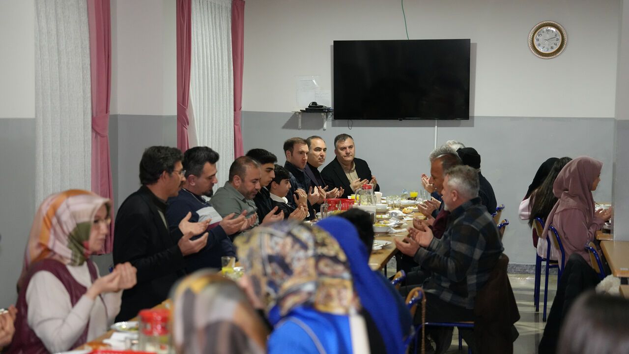 Çubuk’ta Baki Demirbaş Fen Lisesi Öğrencileriyle İftarda Buluştu