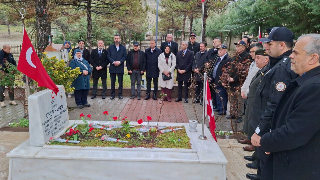 Beypazarı'nda Bayramlaşma Mesaisi: Şehitlikler ve Hastalar Unutulmadı