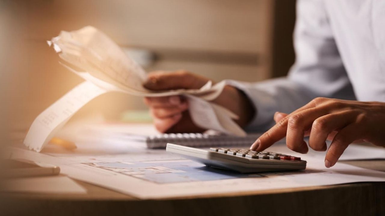 Maaş Yatar Yatmaz Neden Harcıyoruz?