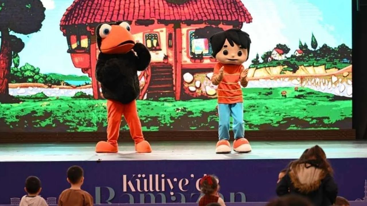 Ege ile Gaga Müzikali Külliyesi'nde Çocuklarla Buluştu