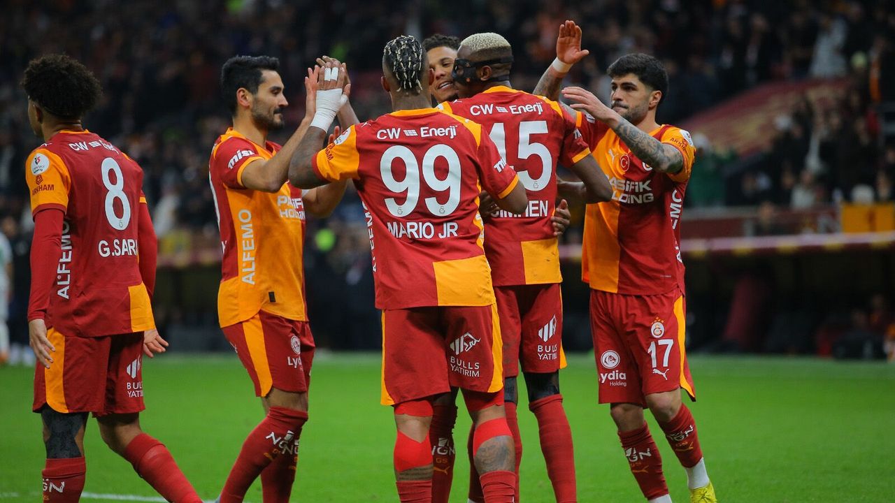 Galatasaray Alanyaspor'u 3 Golle Geçti