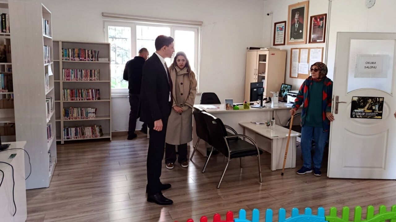 Güdül Kaymakamı Akar’dan Halk Kütüphanesine Tam Not