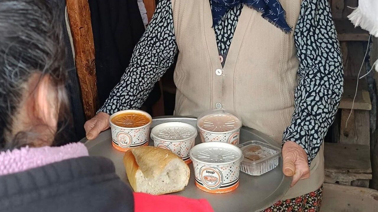 Güdül'de Ramazan Desteği: 142 Haneye Her Gün Sıcak Yemek