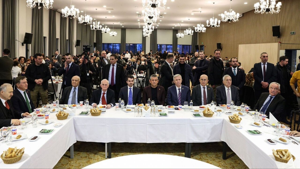 Hüseyin Can Güner CHP İftar Programına Ev Sahipliği Yaptı