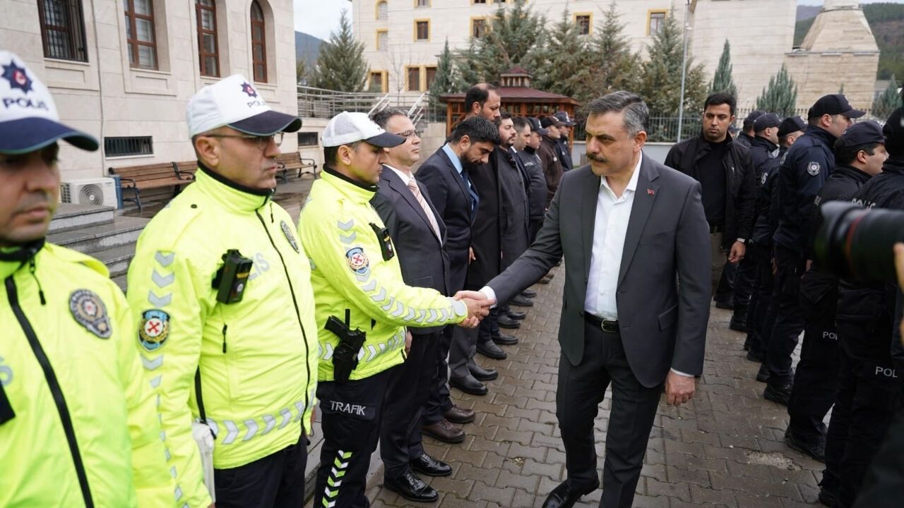 Kızılcahamam'a Sürpriz Ziyaret: Bakan Çiftçi Polislerle Bayramlaştı