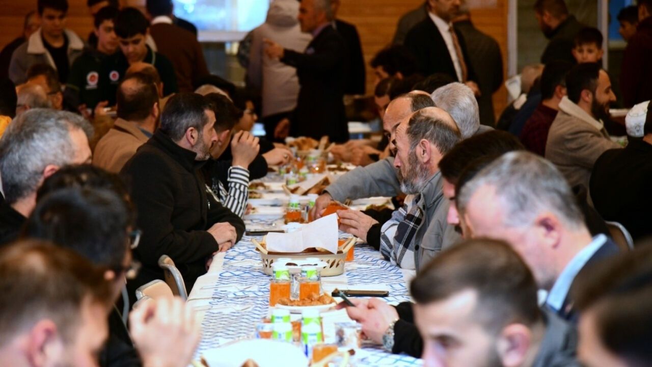 Kahramankazan Belediye Başkanı Çırpanoğlu Gençlerle İftarda Buluştu