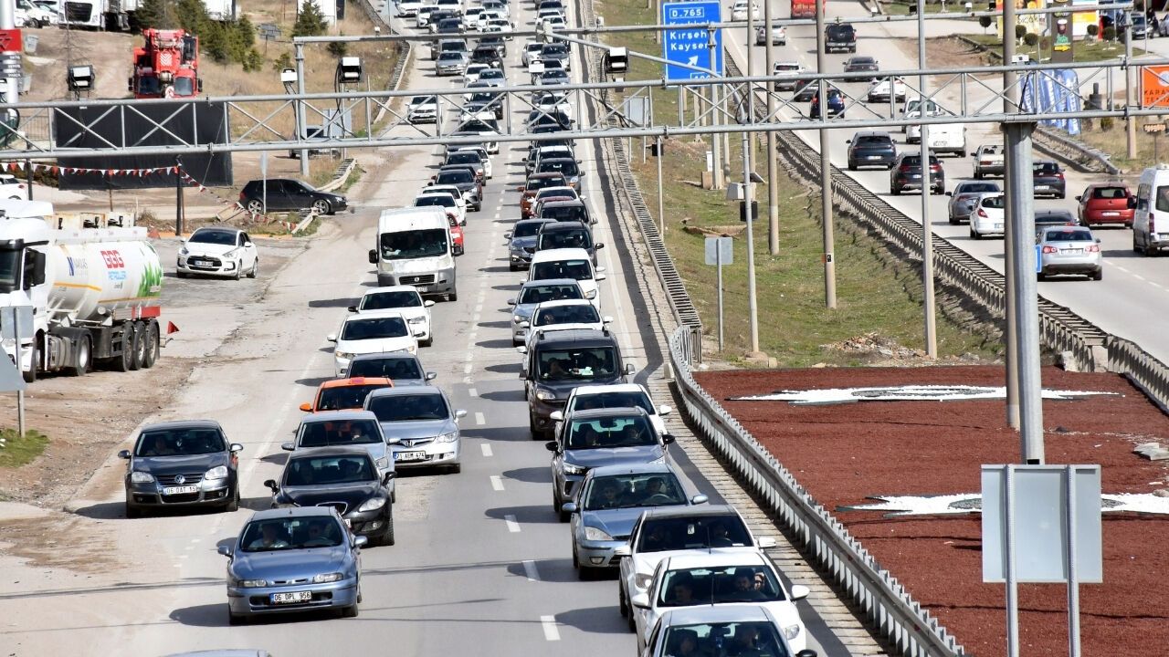Kırıkkale-Ankara Hattı Felç Oldu, Kilometrelerce Kuyruk Oluştu