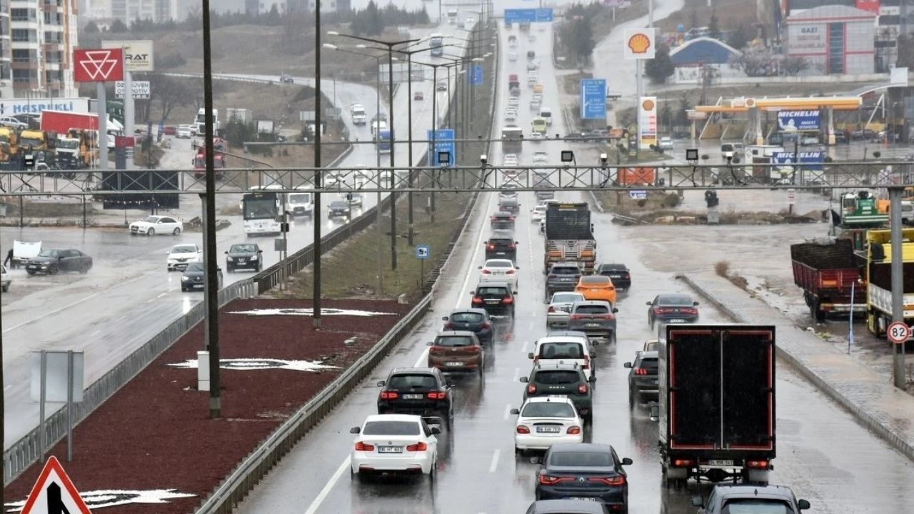 Kilit Kavşak Kırıkkale'de Bayram Dönüşü Mesaisi Başladı