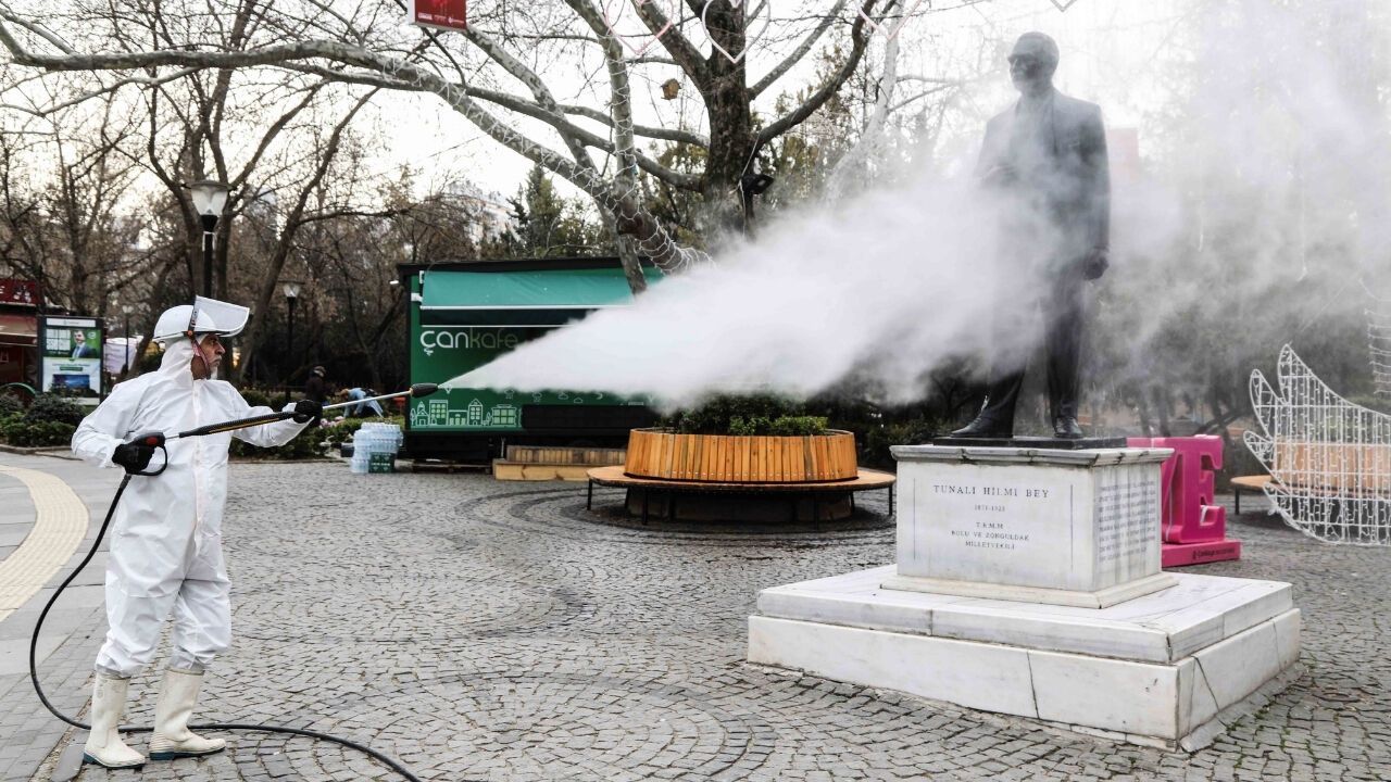 Kuğulupark’ta Yeni Nesil Buharlı Temizlik Çalışması