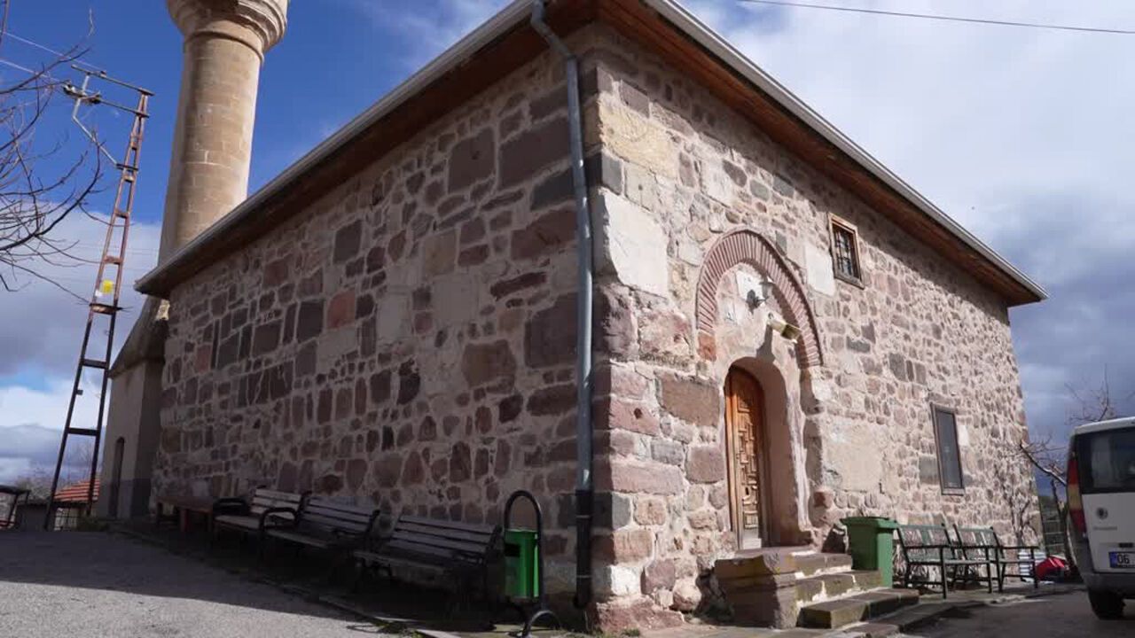 Çubuk’ta Asırlara Meydan Okuyan Mahmutoğlan Cami’ye Ramazan’da Ziyaretçi Akını