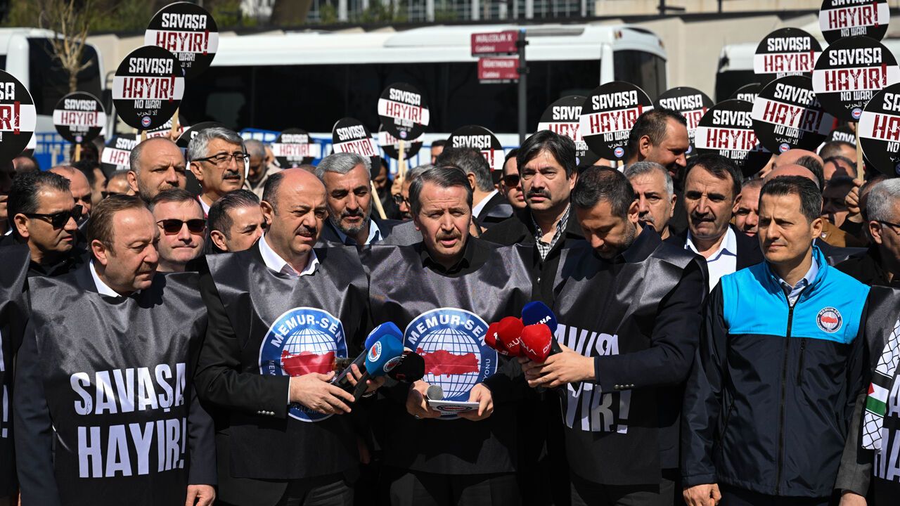 Ankara’da ABD Büyükelçiliği Önünde Siyah Çelenkli Protesto