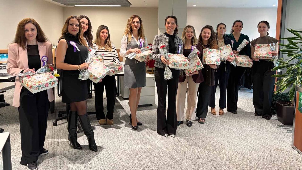 OMSAN Lojistik Kadınları, 8 Mart Dünya Kadınlar Günü'ne Hediye Paketleriyle Girdi