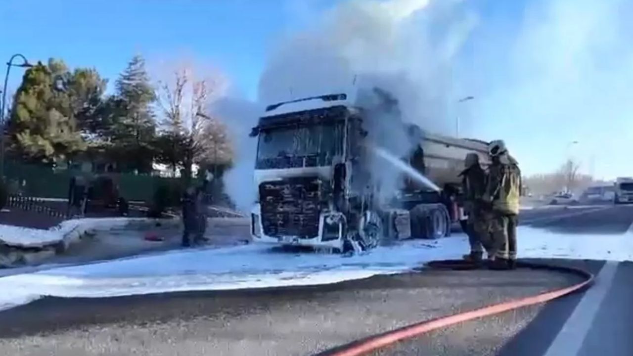 Polatlı'da Seyir Halindeki Hafriyat Kamyonu Alevlere Teslim Oldu