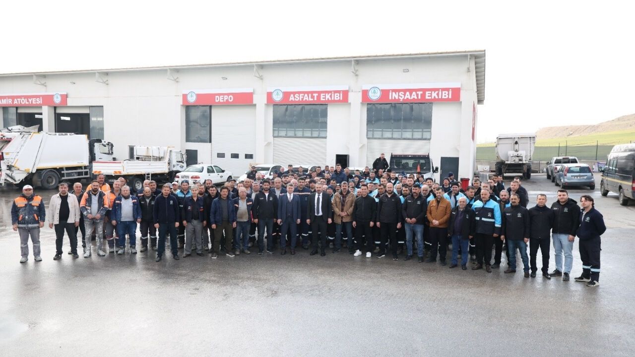 Pursaklar Belediyesi'nde Mesai Bayramlaşma ile Başladı