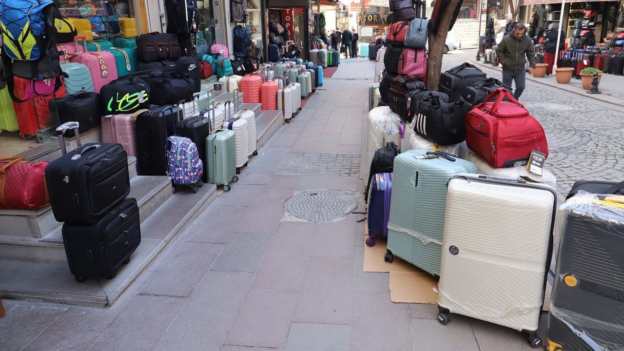 Ulus’taki Çantacılar Sokağı’nda Bayram Öncesi Hareketlilik Azaldı, Esnaf Eski Günlerini Arıyor