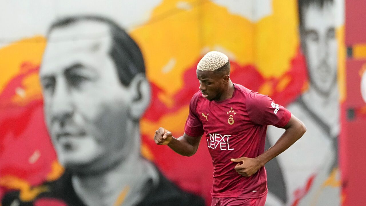 Victor Osimhen 5 Hafta Sahalardan Uzak Kalacak