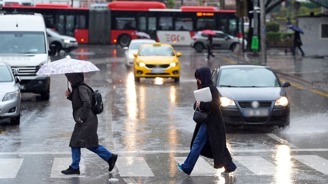 Ankara'da Sağanak Etkili Oldu: Sokaklar Su Altında Kaldı