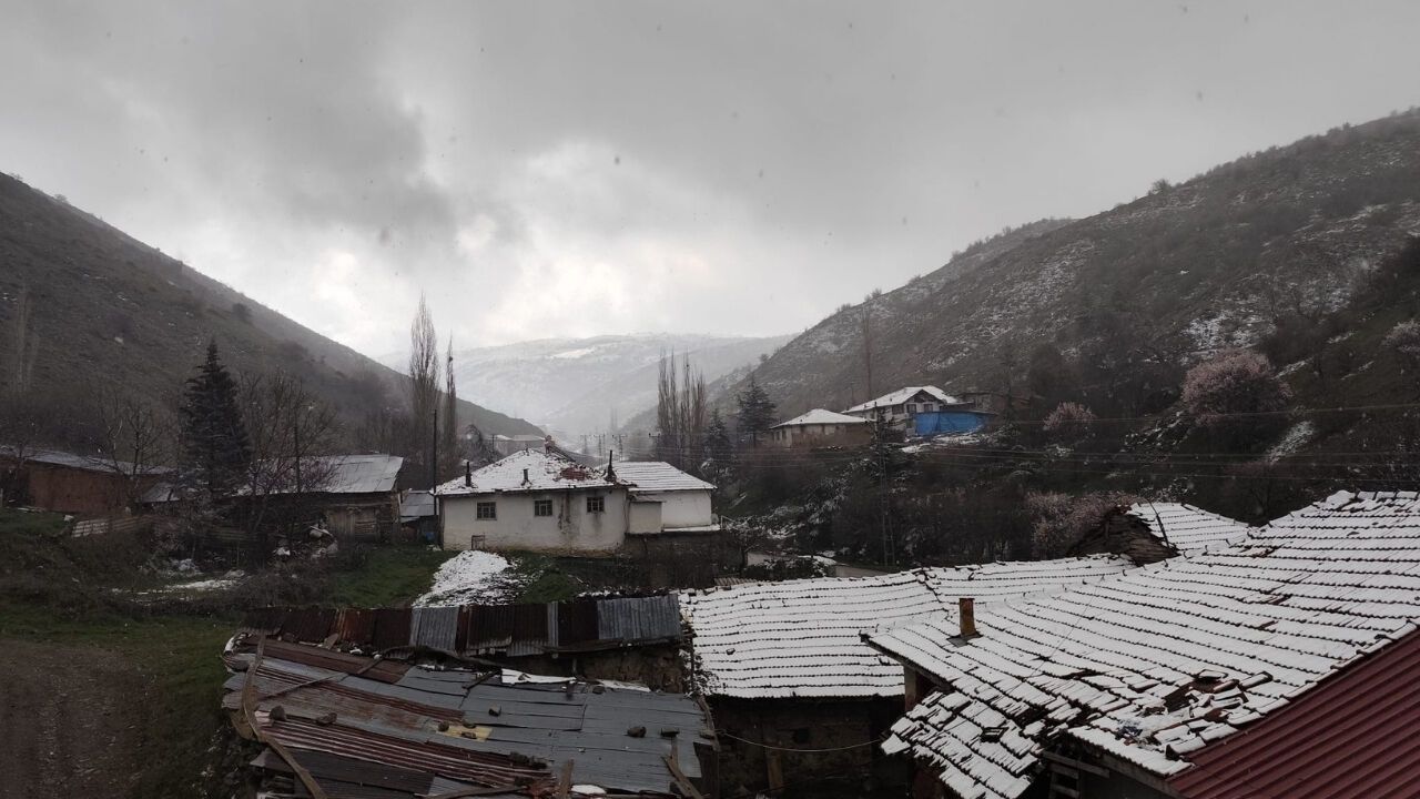Ankara'da Nisan Sürprizi! Çubuk ve Akyurt Beyaza Büründü