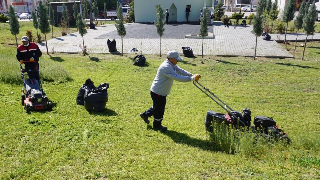 Beypazarı’nda Park ve Bahçelerde Bahar Bakımı Devam Ediyor