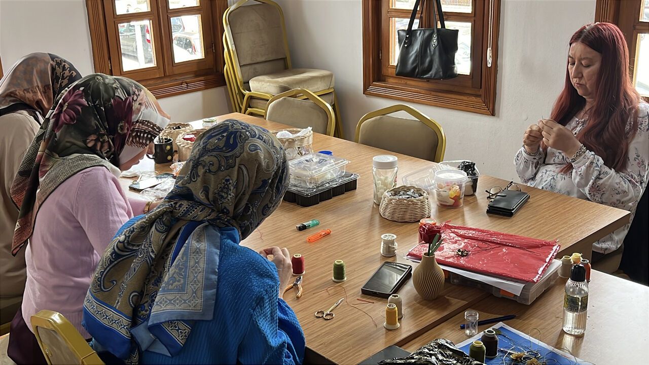 Çubuklu Kadınların El Emeği Sanata Dönüşüyor: 80 Kursiyer Aynı Çatı Altında