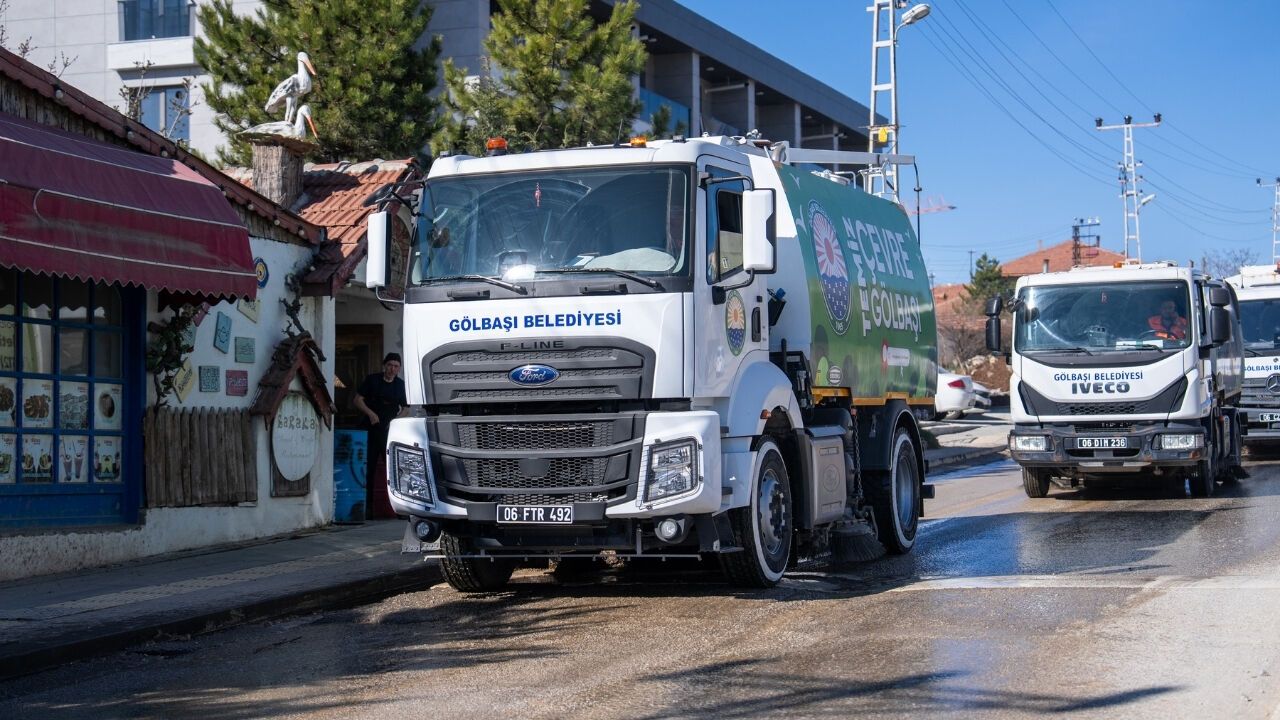 Gölbaşı’nda Ekipler Taşpınar Mahallesi'ni Köşe Bucak Temizledi