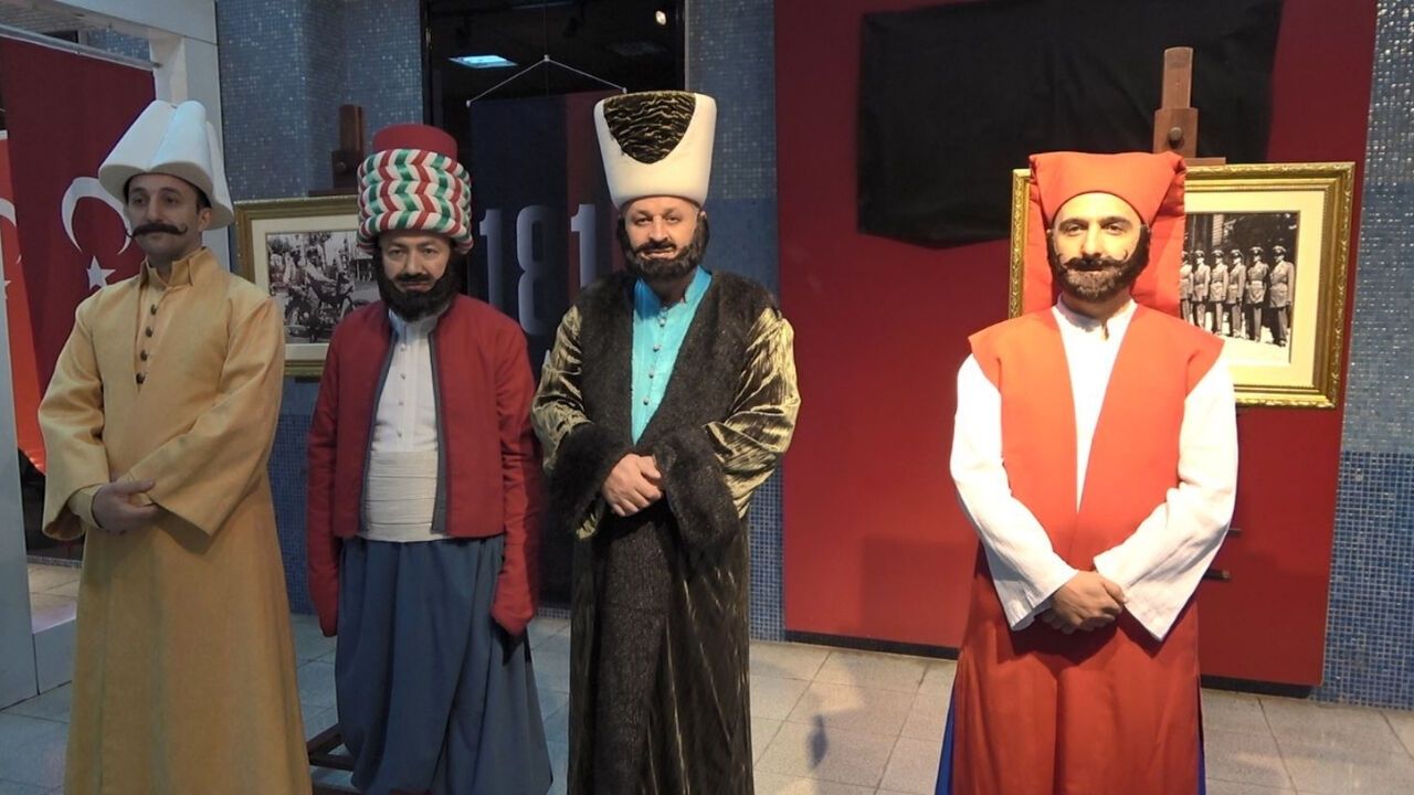 Kızılay’da Tarihi Polis Kıyafetleri Sergisi Ziyarete Açıldı