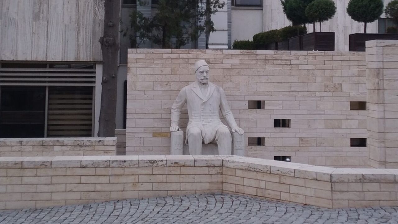 Ankara Mithat Paşa Anıtı