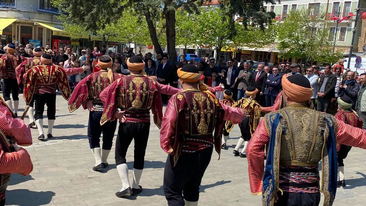 Gökçeada’da 23 Nisan’a Ankara Seymenlerinin Gösterileri Damga Vurdu