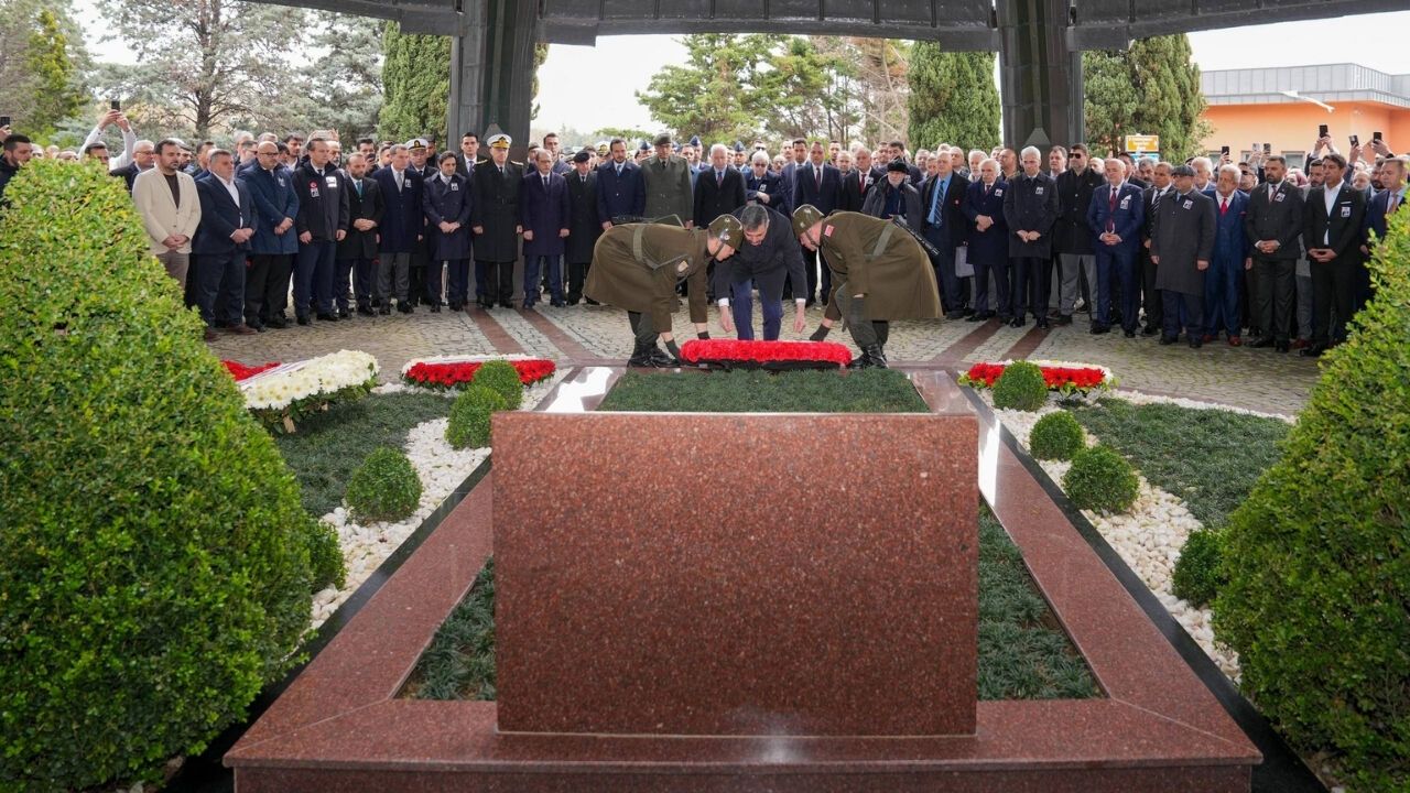 Turgut Özal Vefatının 33. Yılında Kabri Başında Anıldı