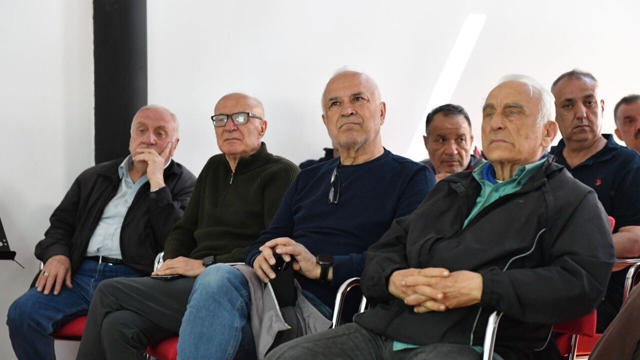 Altındağlı Erkekler Bağışıklık Sistemini Korumanın Yolunu Öğrendi