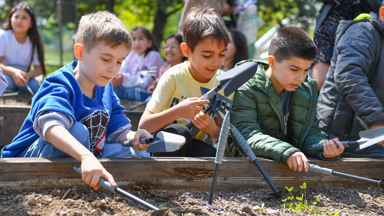 Başkent Millet Bahçesi’nde "Sevgi Çiçekleri" Gelecek İçin Dikildi