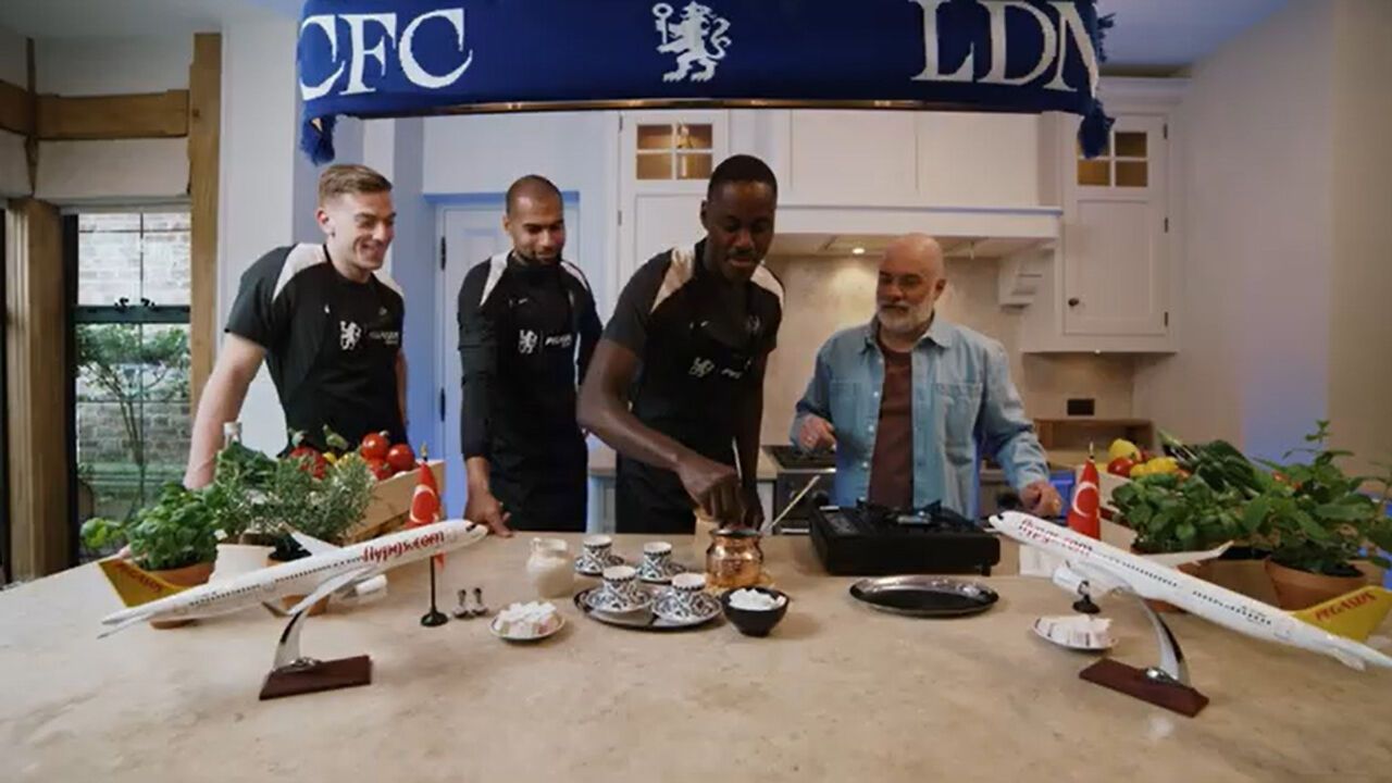 Chelsea’nin Yıldızları En İyi Türk Kahvesi için Cezve Başına Geçti