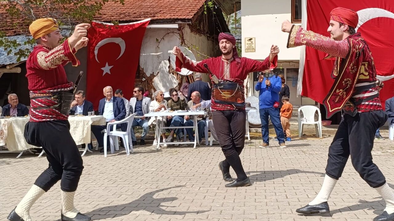 Nallıhan’da Hıdırellez Şenliğine Yoğun Katılım