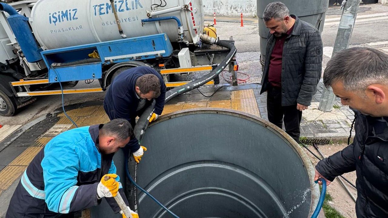 Pursaklar’da Konteynerlere Yerinde Hijyen: Çöp Toplama Sonrası Dezenfekte Mesaisi