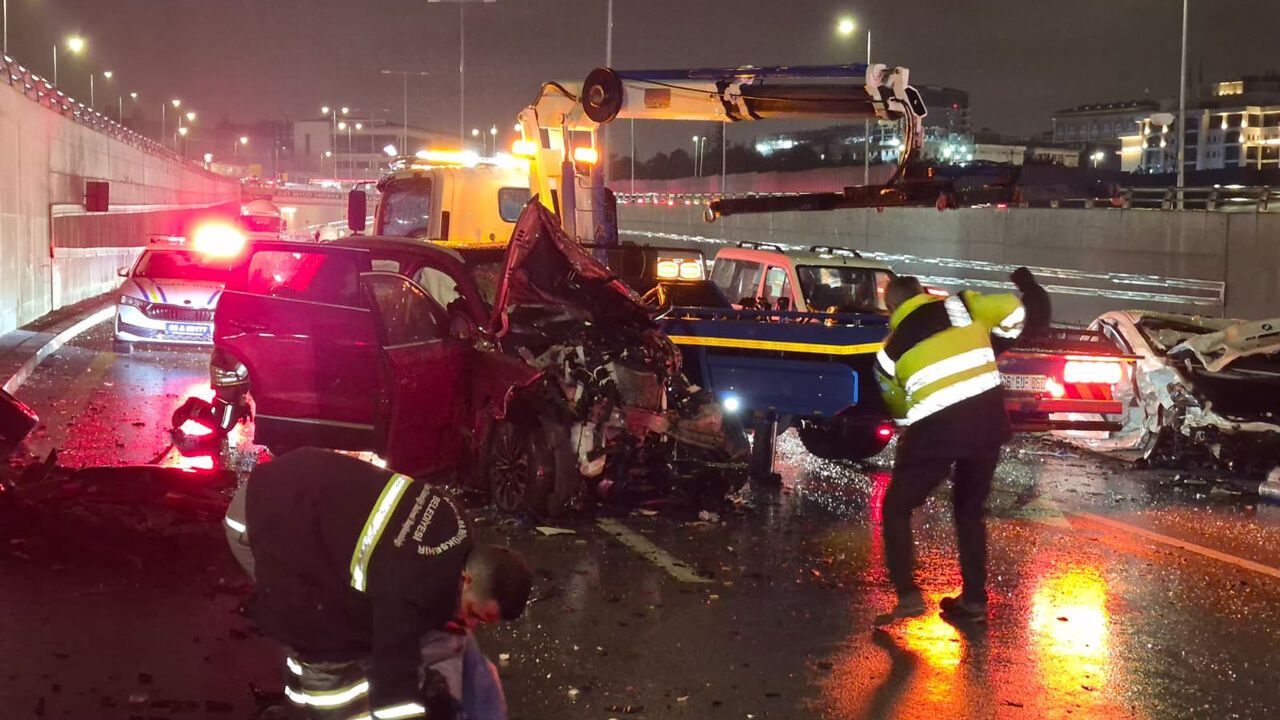 Ankara Pursaklar’da 4 Araç Birbirine Girdi: 8 Yaralı