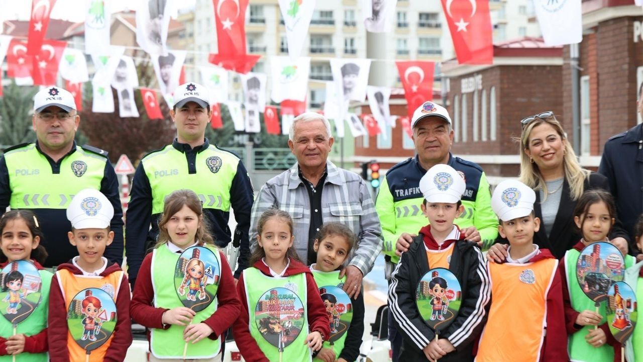 Mamaklı Öğrenciler Trafik Kurallarını Uygulamalı Öğreniyor