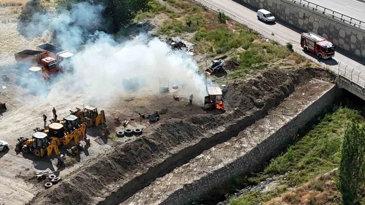 Akyurt'ta Yanan Konteynerde Patlama Meydana Geldi