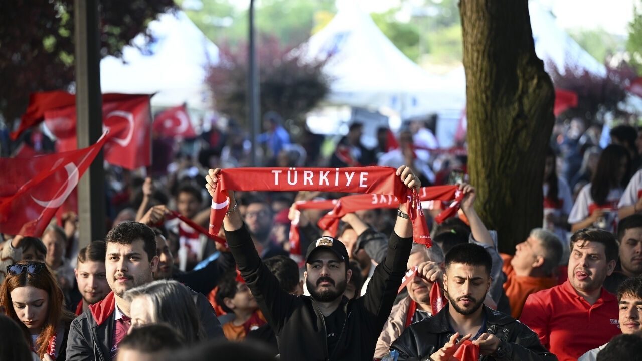 Ankara'da Milli Maç Heyecanı: Formasını Kapan Meydanlara Akın Etti