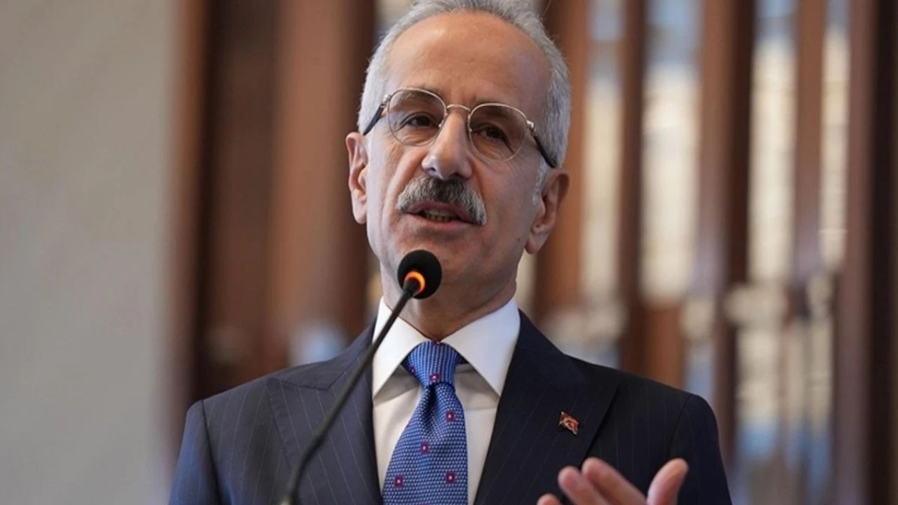 Bakan Uraloğlu, Körfez'deki Türk Gemilerinin Son Durumunu Açıkladı