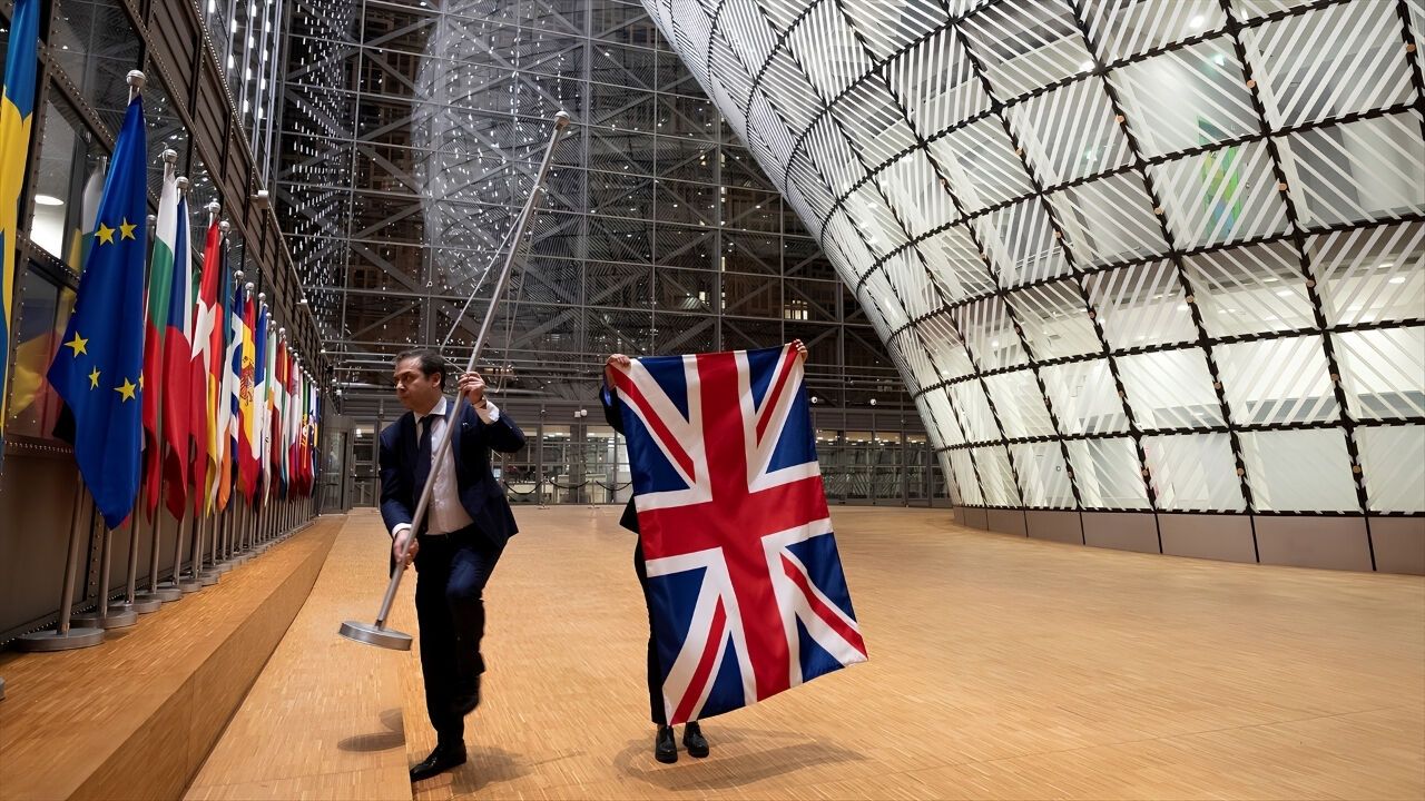 Brexit Sonrası İngiltere Bir Trilyon Sterlinlik Büyük Kayıpla Sarsıldı