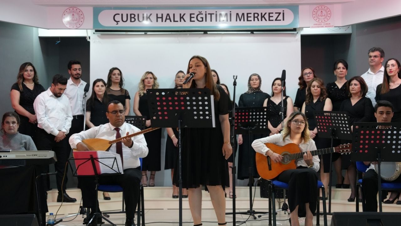 Öğretmenler Korosu Çubuk’ta Sahneye Çıktı