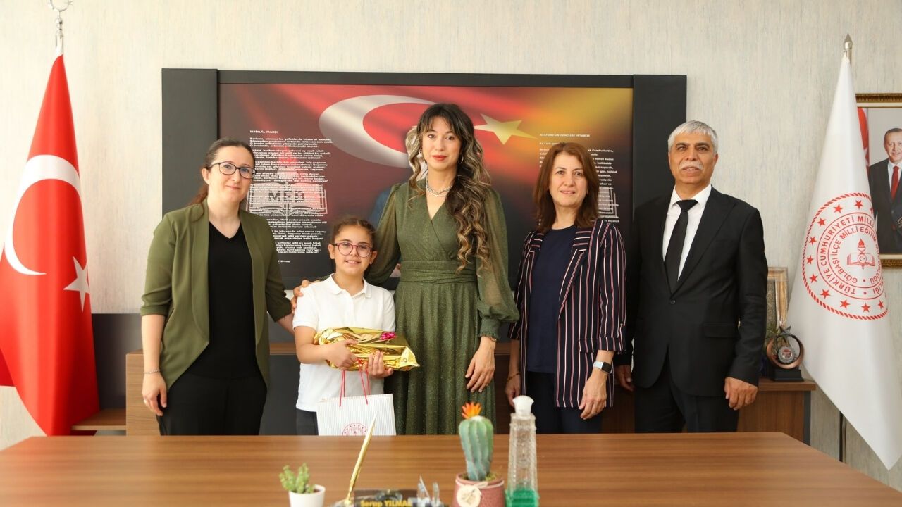 Gölbaşı Tek İlkokulu Öğrencisi Atıkları Sanata Dönüştürerek Ödül Aldı