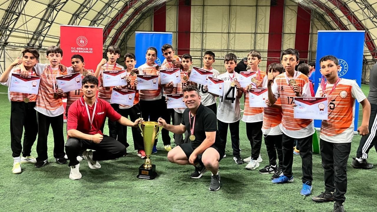 Hacı Bayram Veli Spor Ortaokulu'ndan Krikette Büyük Başarı